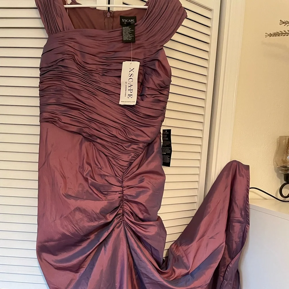 Dress - Picture 1 of 6